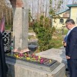 حضور فرماندار صومعهسرا بر سر مزار شهید نادر خیرخواه؛ نمادی از ایثار و خدمت بیمنت/ بخشداری که حقوق بخشداری نمی گرفت