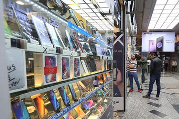 خرید موبایلهای دستدوم اوج گرفت/ فروش موبایل نو از چرخه فروش خارج شد؟