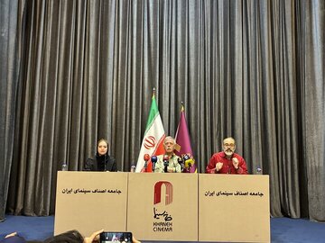 دستگیری بازیگران در مهمانی شخصی، حرکتی آتش به اختیار بود/ چرا نام اختلاسگران و زمینخواران را رسانهای نمیکنید؟!