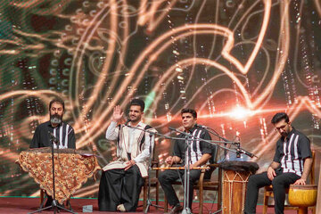 دلدادگی زیر سایه بلوط/ زاگرس در تهران؛ جشنواره «بلوط» به ایستگاه هفتم رسید