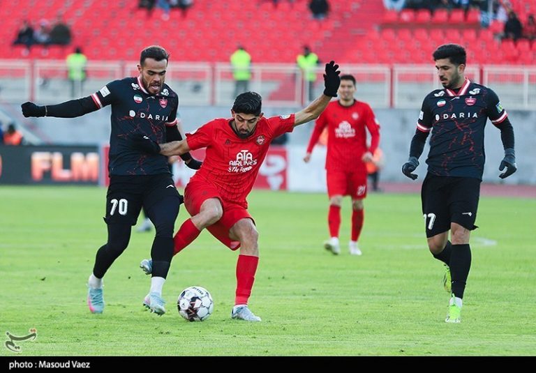 رافت: پرسپولیس باید از ۱۰ نفره شدن تراکتور استفاده میکرد/ تیم اوسمار شانس خوبی برای قهرمانی لیگ دارد