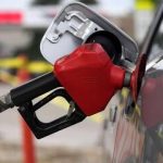 روزنامه اصولگرا:بنزین را ۵۰۰۰تومان کردند که کسری بودجه را جبران کنند/ الان که نزدیک عید هستیم چه وقت گران کردن بنزین است؟!