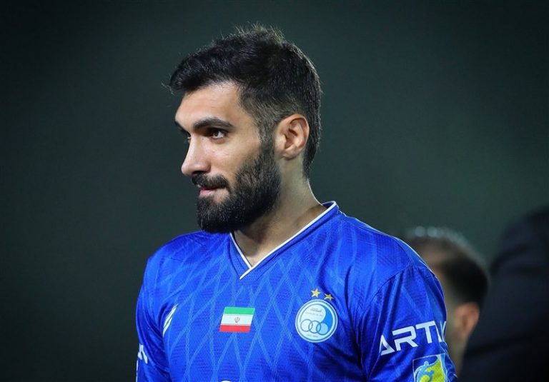 عذرخواهی مدافع استقلال از ساپینتو و حضور تیم بیکزاده در تمرین آبیپوشان