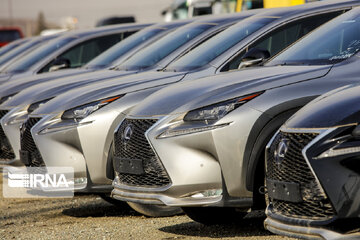 لامبورگینیسواران و پورشهسواران اینگونه از صف سهمیه بنزین یارانهای اخراج شدند/ جزییات تصمیم دولت برای برای حذف سهمیه بنزین چند خودروییها اعلام شد
