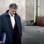 ماجرای عکس جنجالی فرزین با صرافان هرات چه بود؟