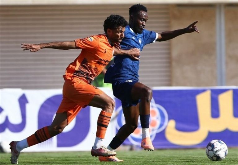 مهاجم گلگهر ایران را ترک کرد