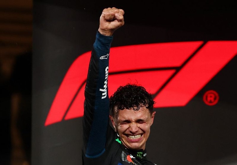 نوریس جام قهرمانی فرمول یک ۲۰۲۵ را در تاشکند دریافت کرد