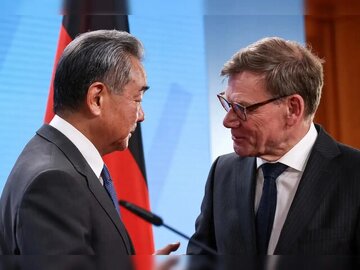 وزیر خارجه چین: ژاپن ارتش ما را تهدید میکند