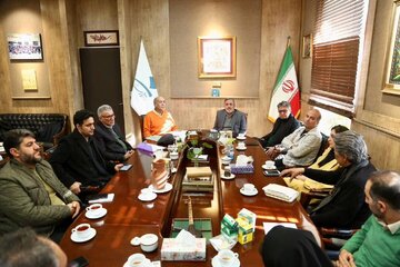 «پاییز-برگ»؛ هنر محیطی در قلب میدان مشق تهران