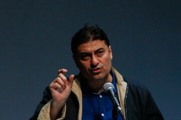 «پول گرفتن» و «نقد نوشتن»/ وقتی از صاحب اثر دستمزد میگیرید دیگر نمیتوانید بدیهایش بنویسید