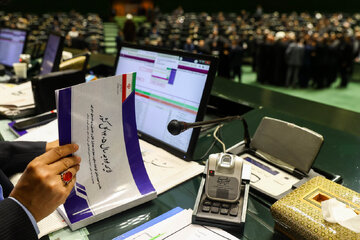 پیشبینی یک کارشناس از اثرات بودجه ۱۴۰۵/ ندری: سال سختی در پیش است؛ فشار انقباضی به کارکنان دولت منتقل میشود