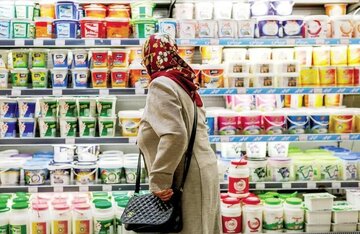 چرا لبنیات ارزان با نرخ مصوب به دست مردم نرسید؟/ آزاد: تولید شیر با این قیمتها اصلا منطقی نیست؛ ادامه پیدا کند، سال آینده قیمتها سرسامآور میشود