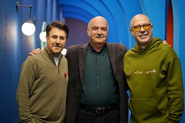 کنایه جنابخان به ایرج طهماسب: بوی سیگار میدهید