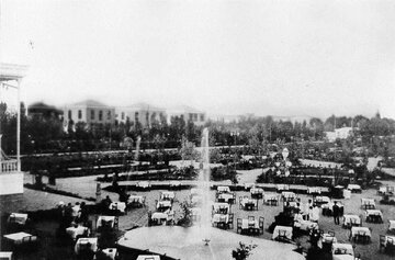 ۹۰ سال پیش محوطه تئاتر شهر این شکلی بود! (عکس)