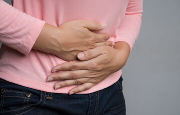 آیا نفخ شکم نشانه بیماری خاصی است؟/ تغییرات هورمونی زنانه چقدر مؤثرند؟/ درمانهای خانگی نفخ شکمی