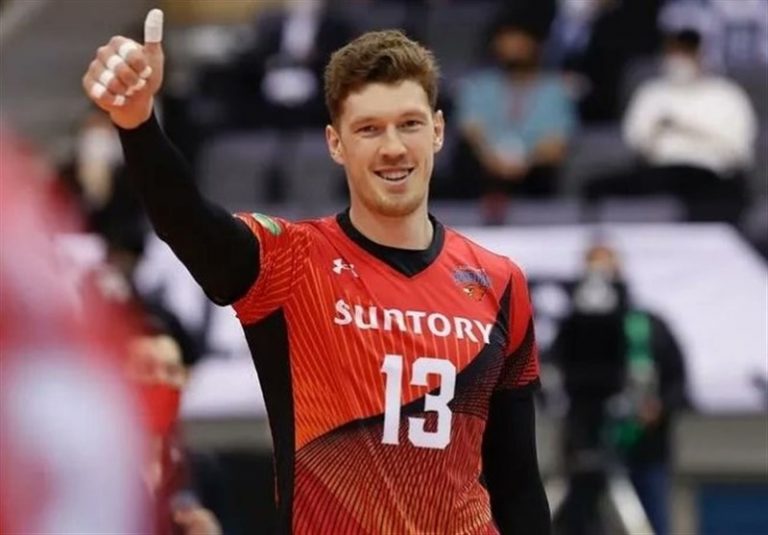 خداحافظی غول ۲۱۸ سانتیمتری از دنیای والیبال