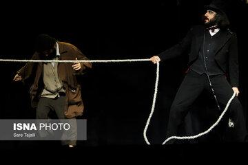 دولت برای گروههای نمایشی خسارت دیده برنامهای دارد؟