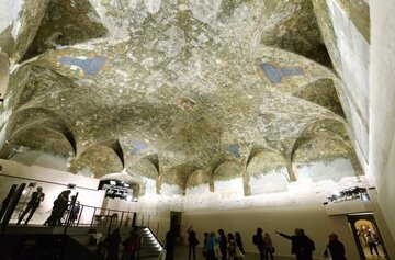 رونمایی از نقاشی عظیم دیواری و سقفیِ مخفی پشت داربستها