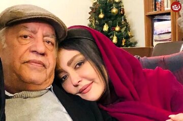 شقایق فراهانی در یک سالگی در کنار پدرش؛ سال ۱۳۵۲/ عکس