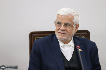 عارف: آرامش در بازار پول و سرمایه برقرار است/ دولت هر کجا لازم باشد از اقتدار خود استفاده میکند/