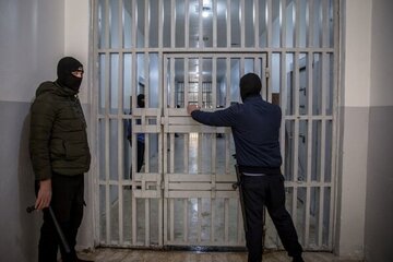 فرار ۱۵۰۰ نفر از خطرناکترین تروریستهای داعش/ قسد: الجولانی آنها را آزاد کرده است/ دمشق، کردها را متهم کرد