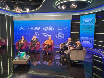 نشست رونمایی از کتاب «جهان پیش رو» با حضور ظریف و تعدادی از اساتید روابط بینالملل