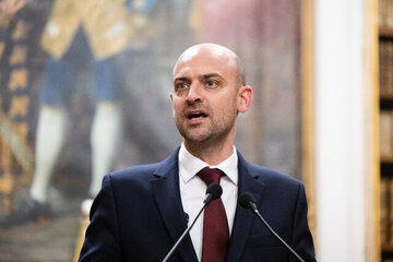 وزیر خارجه فرانسه: امکان مداخله نظامی آمریکا در گرینلند را باور ندارم