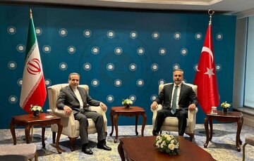 پنجره کوچک دیپلماسی / آیا تماسهای گسترده منطقهای میتواند جلوی جنگ فاجعهبار ایران و آمریکا را بگیرد؟