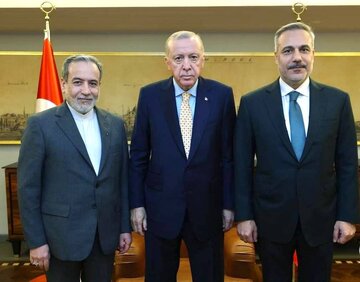 پیام عراقچی درباره سفر به ترکیه: تهران آماده گفتگو است