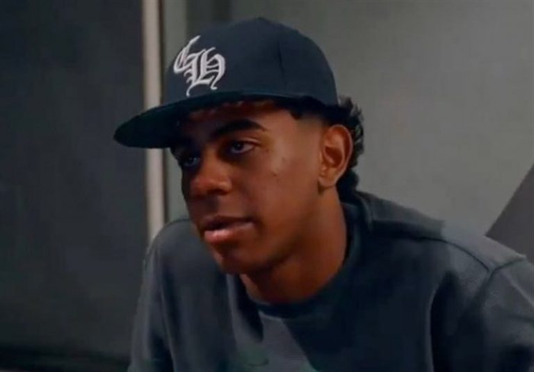 یامال: مسجد آرامش زیادی به ارمغان میآورد