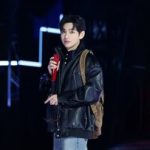 افشای پیامهای خصوصی خواننده معروف در دادگاه؛ عضو گروه معروف سکوتش را شکست