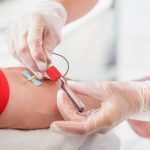 برای تراز شدن اهدا و مصرف خون ۱۵ درصد عقب هستیم / با توجه به قدیمی بودن دستگاهها تامین این کمبود کار سختی است