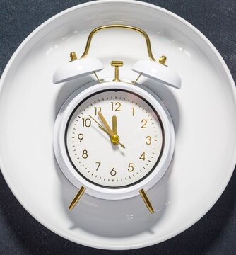 راهنمای تغذیه سالم در سحر و افطار؛ چه بخوریم تا روزهداری به بدن آسیب نزند؟