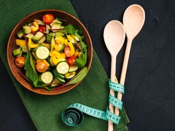 روزه تحمل گرسنگی نیست؛ راز روزهداری بدون ضعف چیست؟/ آیا روزه نوعی رژیم کمکالری است؟