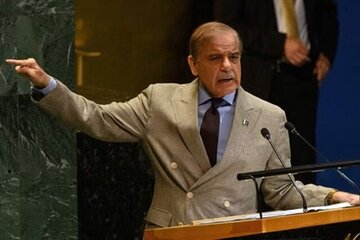 زرداری و شریف: پاسخ ما به افغانستان محکم است/ ارتش ما متجاوزان را در هم میکوبد