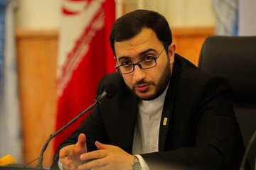 علت غیبت مجید مجیدی در جشنواره فیلم فجر/چه کتابی به رئیسجمهور اهداشد؟