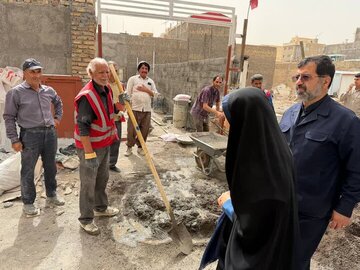 بازدید وزیر راه و شهرسازی از مناطق مسکونی آسیبدیده جنگ تحمیلی سوم در قم