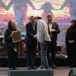 شبی برای قهرمانان بیادعا؛ هنرمندان به احترام آتشنشانان ایستادند