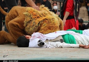 با شیرِ تعزیه چه کردیم که اسباب مضحکه شد؟!