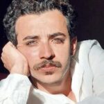 علی شادمان «غروب مامان» را میخواند