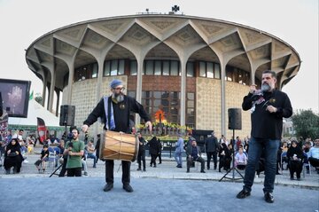 قصهٔ ماهیست در دریای خون/ از پردهخوانی برای ماه منیر تا چیدمانی برای ناو دنا