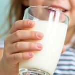 کدام شیر برای کودکان بهتر است؛ شیر کم چرب یا پرچرب؟