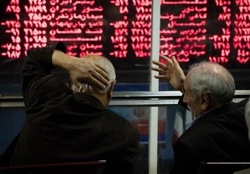 گزارش بازار سرمایه امروز ۸ تیر ۱۴۰۵/ ادامه فشار فروش در بورس تهران/ شاخص کل عقب رفت
