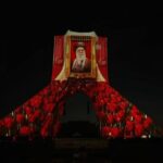 تصویر و حماسه بدرقه رهبر شهید بر برج آزادی نقش بست