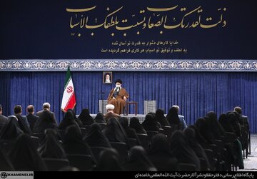 توجه رهبر شهید انقلاب به جامعه پرستاری: تعرفهگذاری خدمات پرستاری یک مطالبه واقعی است؛ جامعه پرستاری را تقویت نکنیم در بزنگاهها ضربه خواهیم خورد