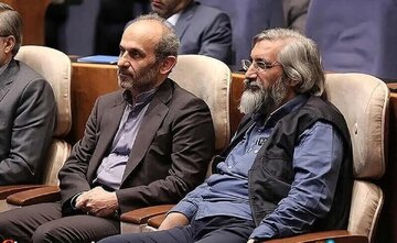 حال که مدیران کنونی صداوسیما حاضر به کنارگذاشتن روش تفرقه انگیز نیستند، راه درست این است که کنار گذاشته شوند