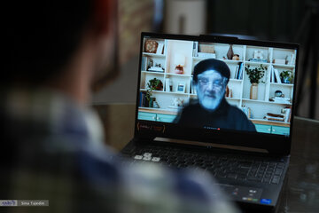 صفوی: حکومتها مهمان هستند، میآیند و میروند؛ اما میزبان این خاک مقدس و این جغرافیای سیاسی ایران است / ما تنها هستیم و باید روی پای خود بایستیم