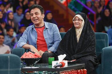 عموپورنگ چه کرده که مردم غم او برای از دست دادن مادرش را غم خودشان میدانند؟