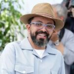 فرزین محدث «پایین نردبان» را به صحنه می‌برد