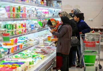 لبنیات گران شد؛ ماجرا چیست؟/ شیر نایلونی یا ماست دبهای چند؟